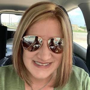 Meet your Posher, Leslie